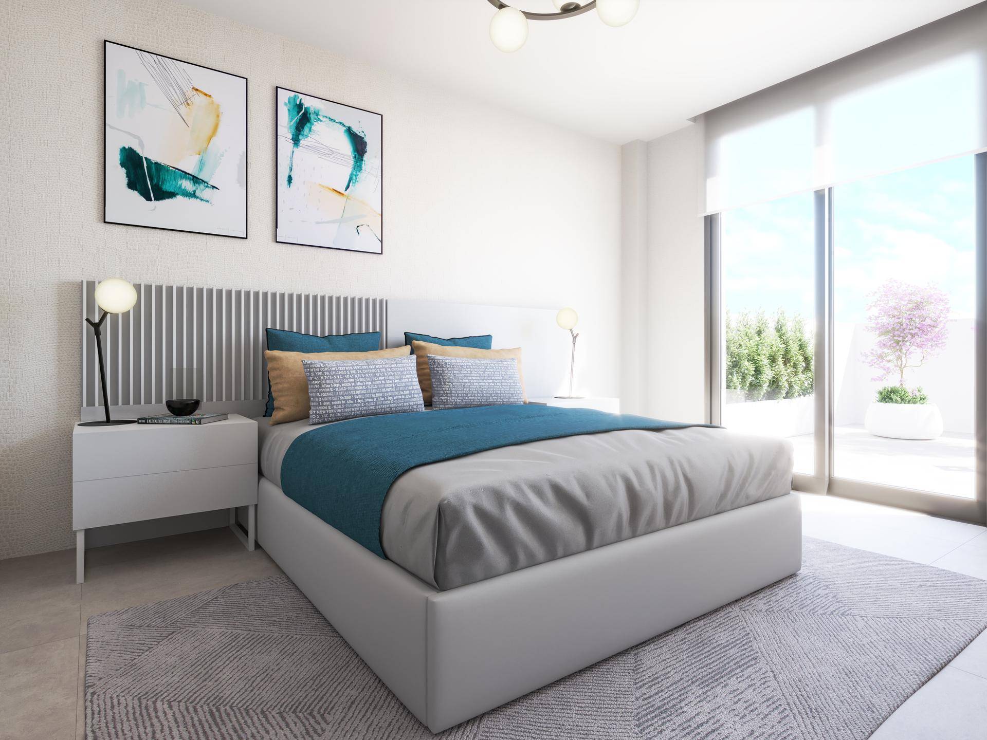 Modernes Schlafzimmer mit stilvoller Einrichtung und großen Fenstern, die viel Licht hereinlassen.