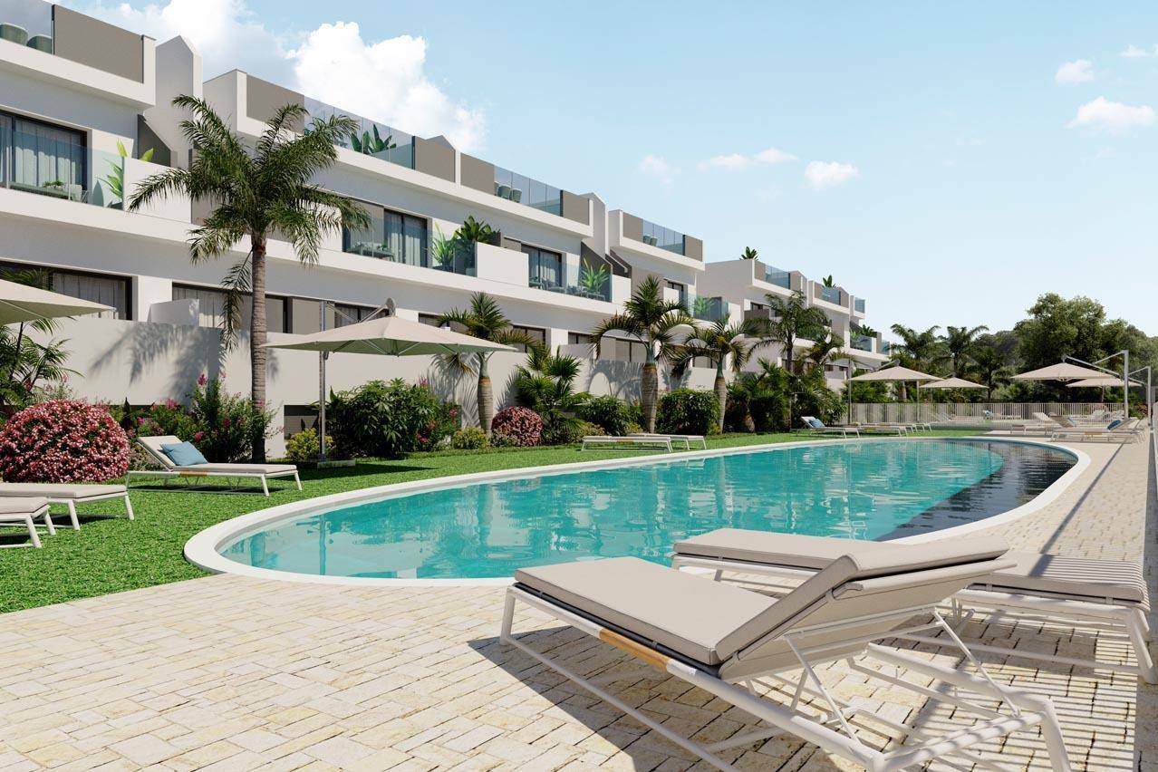 NatureViews-Outside-Pool-1