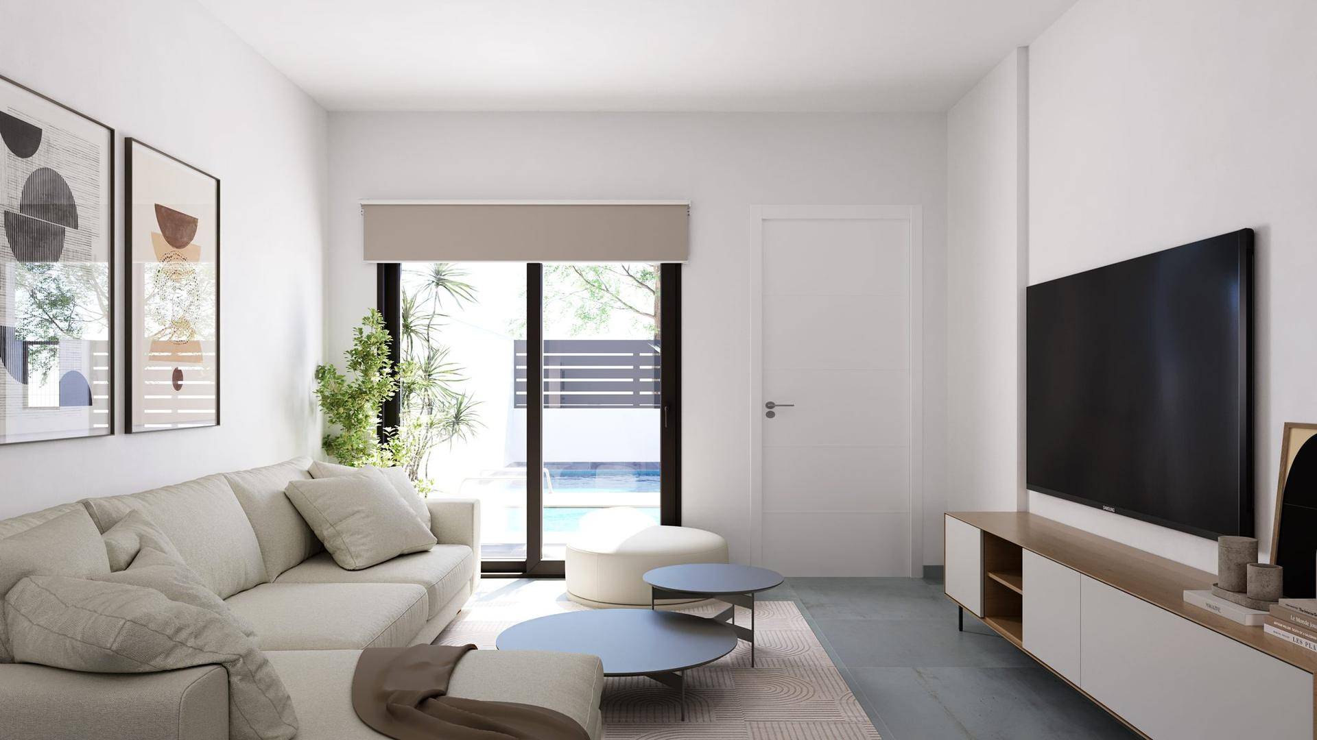 Helles Wohnzimmer mit modernem Sofa, Fernseher und Zugang zum privaten Außenbereich.