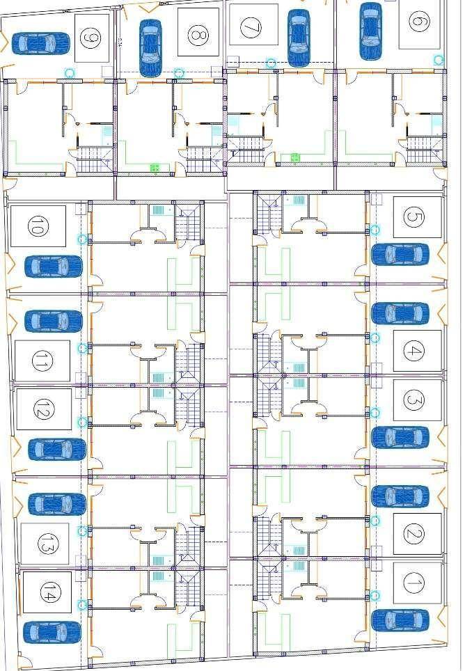 Übersichtlicher Grundriss einer Wohnanlage mit mehreren Einheiten und Parkplätzen.