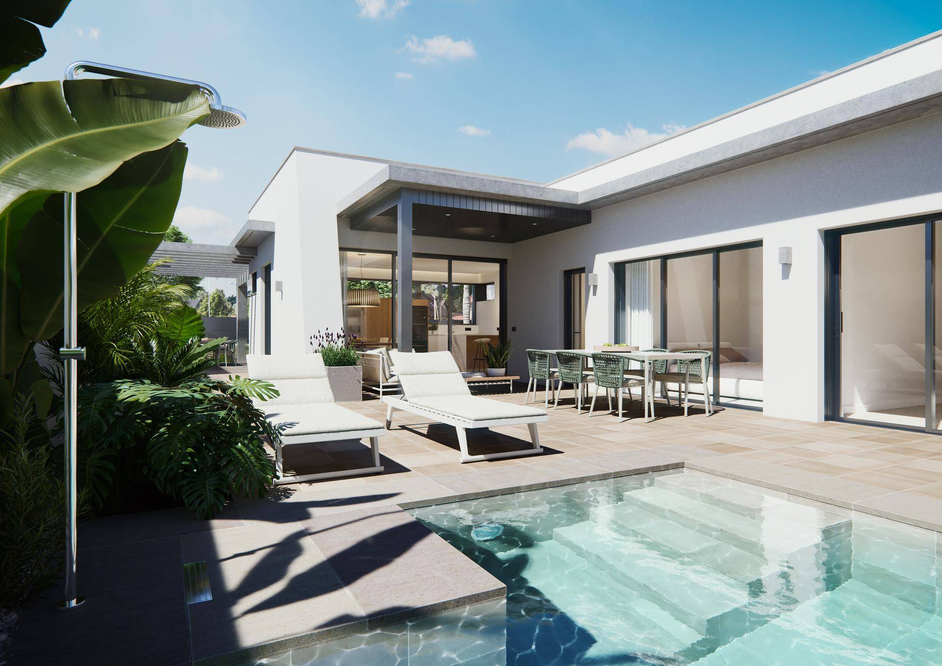 Geräumige Terrasse mit Pool, Sonnenliegen und Essbereich, umgeben von tropischen Pflanzen.