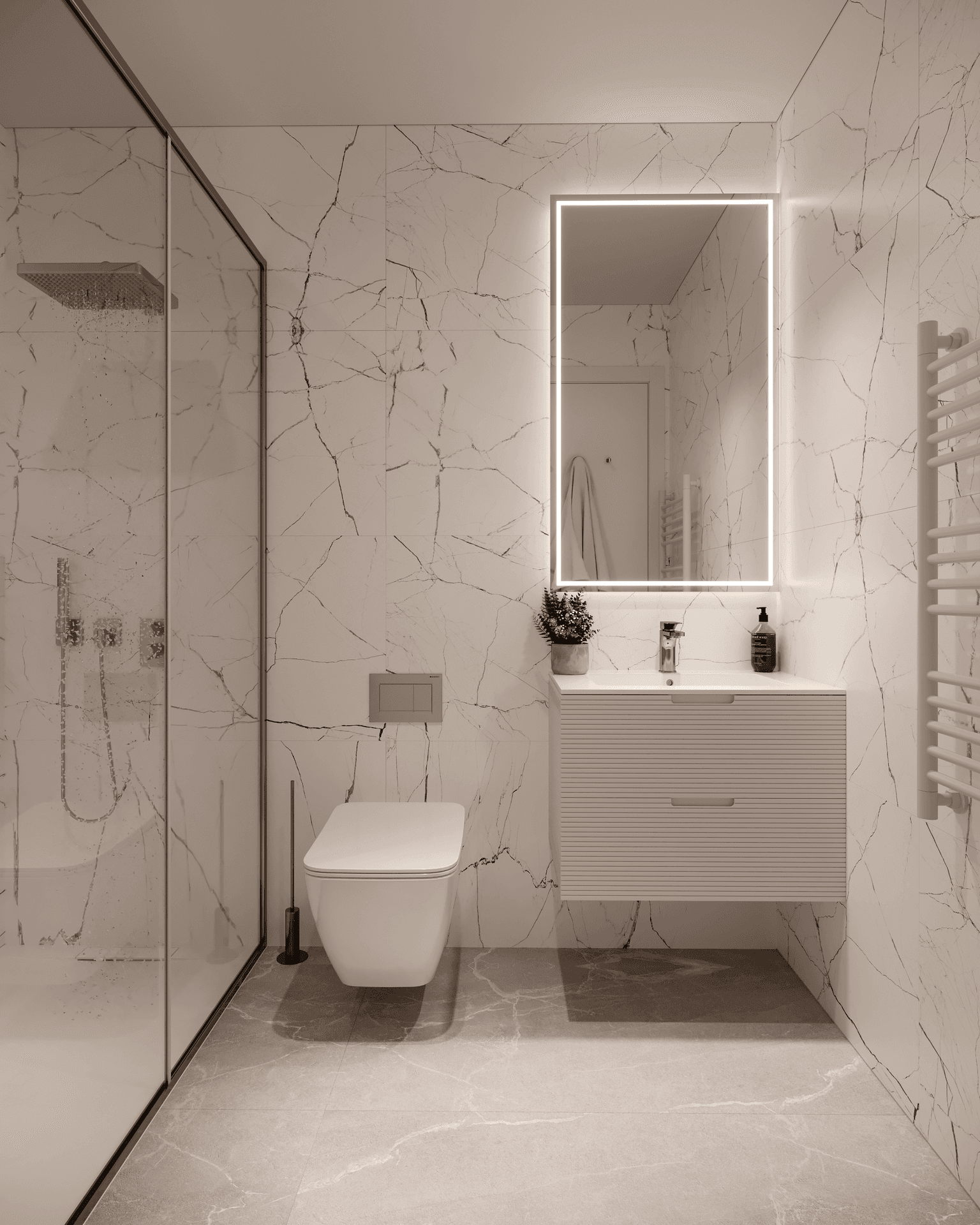 Modernes Badezimmer mit Marmorfliesen, begehbarer Dusche und beleuchtetem Spiegel über dem Waschtisch.