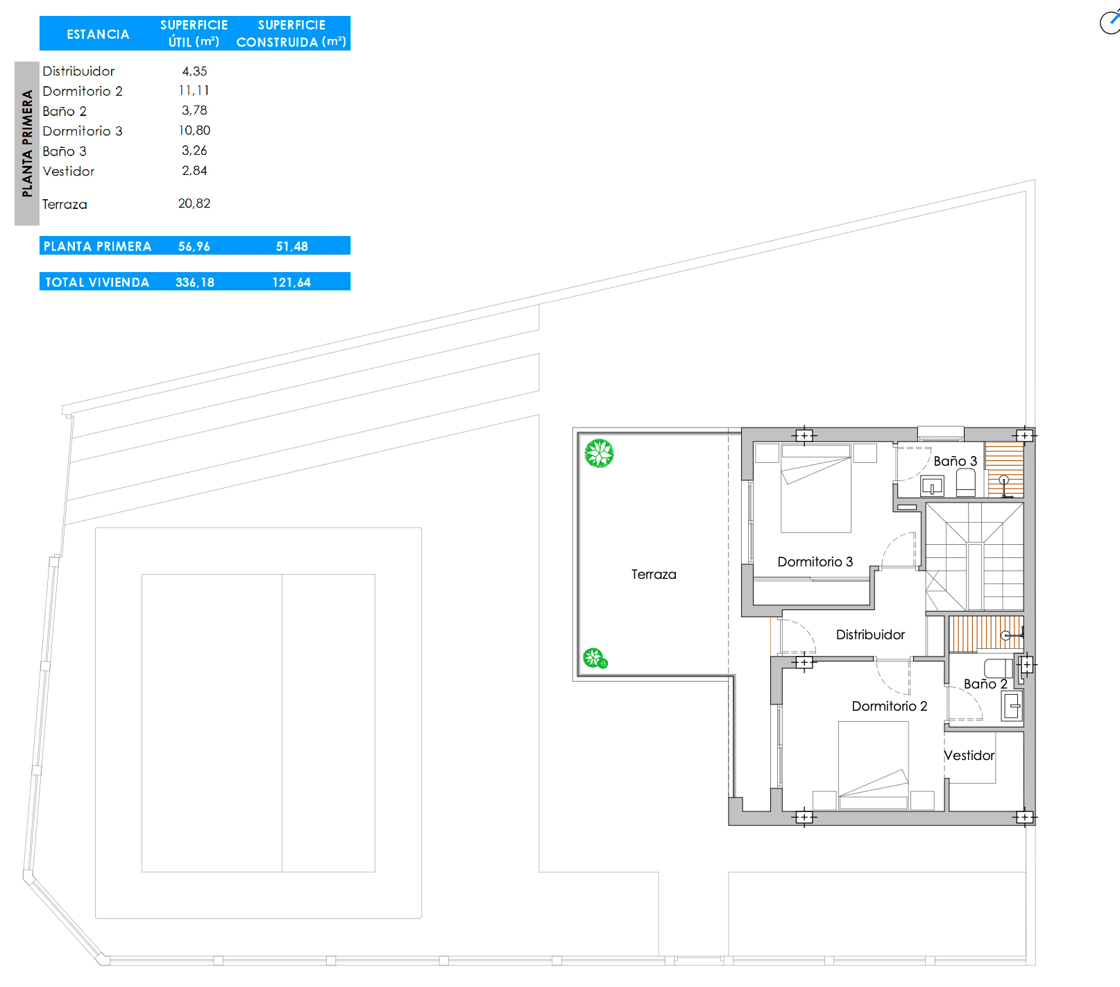 Grundriss der ersten Etage mit drei Schlafzimmern, zwei Bädern und einer großen Terrasse.