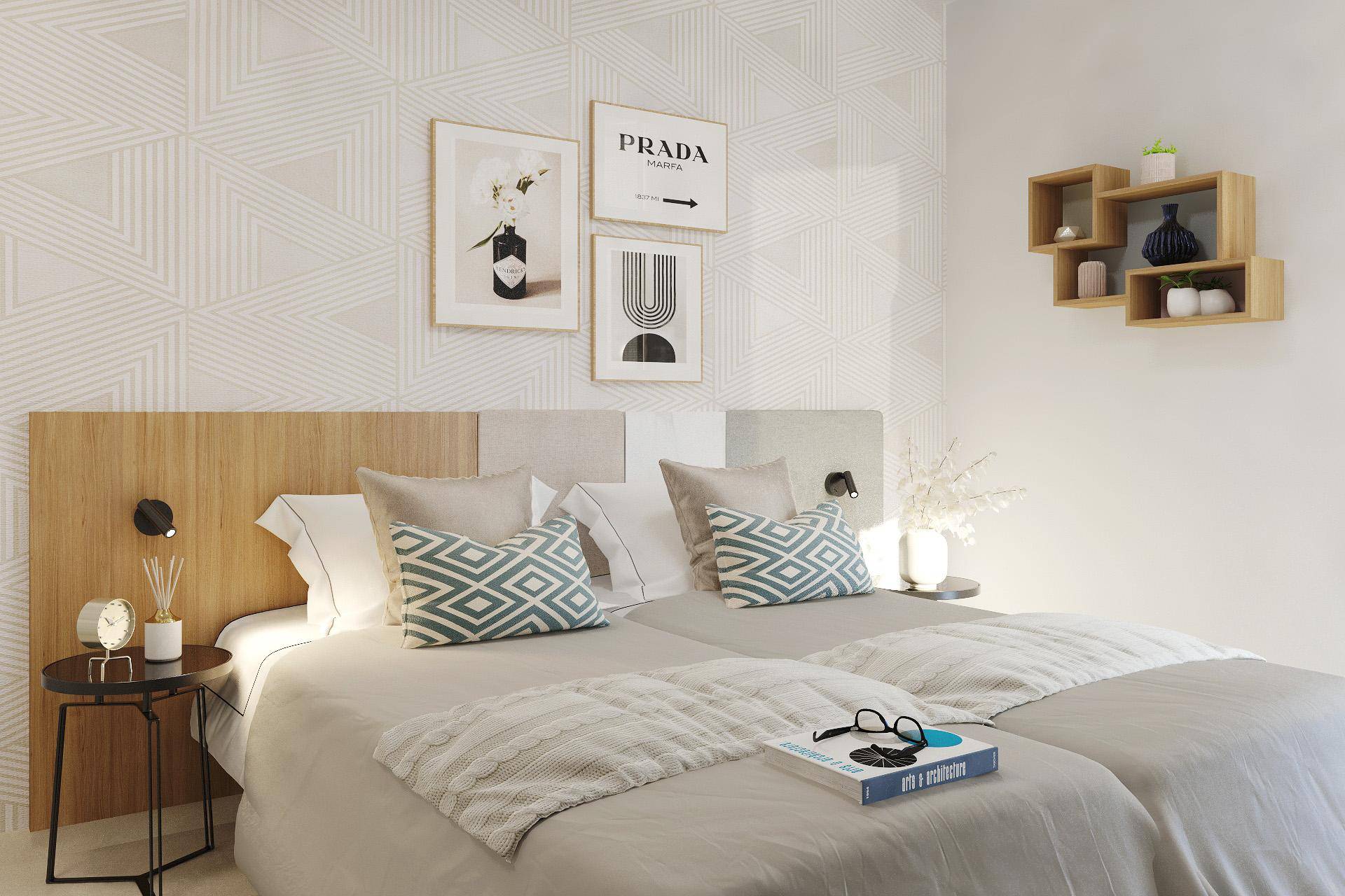 Modernes Schlafzimmer mit zwei Einzelbetten, geometrischer Tapete und Holzdetails.