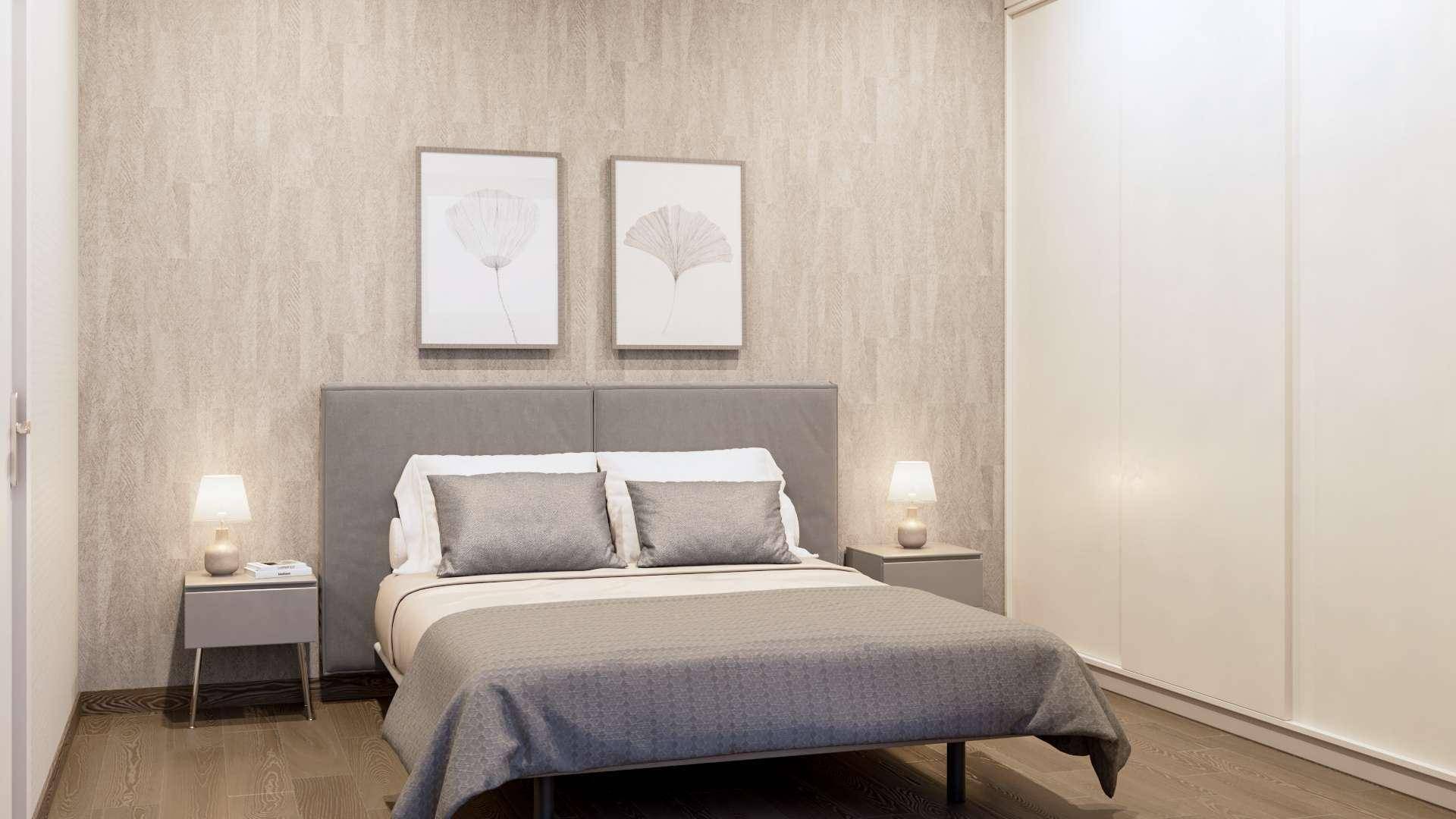 Gemütliches Schlafzimmer mit modernem Bett, Einbauschränken und Holzboden.