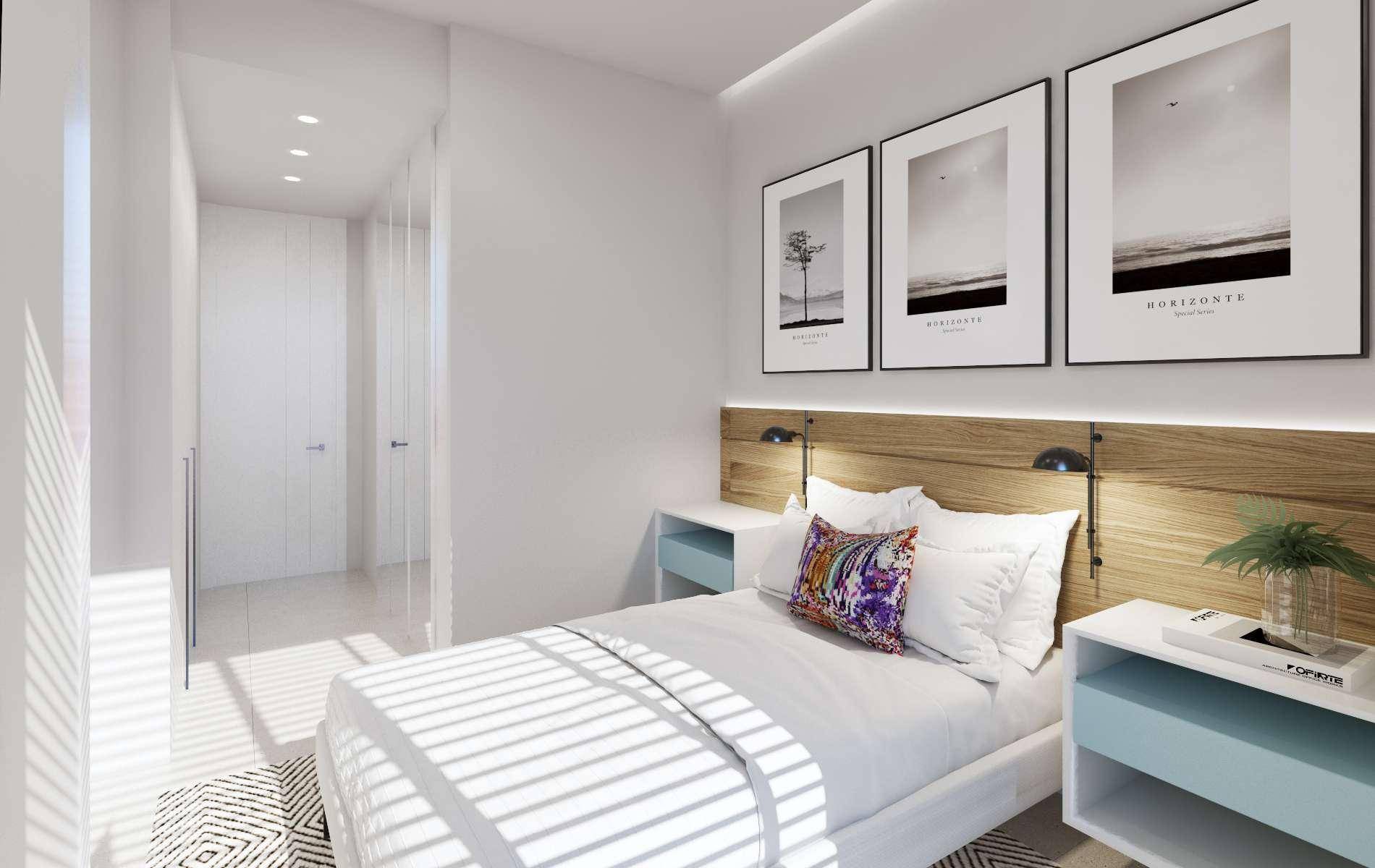 Modernes Schlafzimmer mit Holzkopfteil, Nachttischen und viel natürlichem Licht.