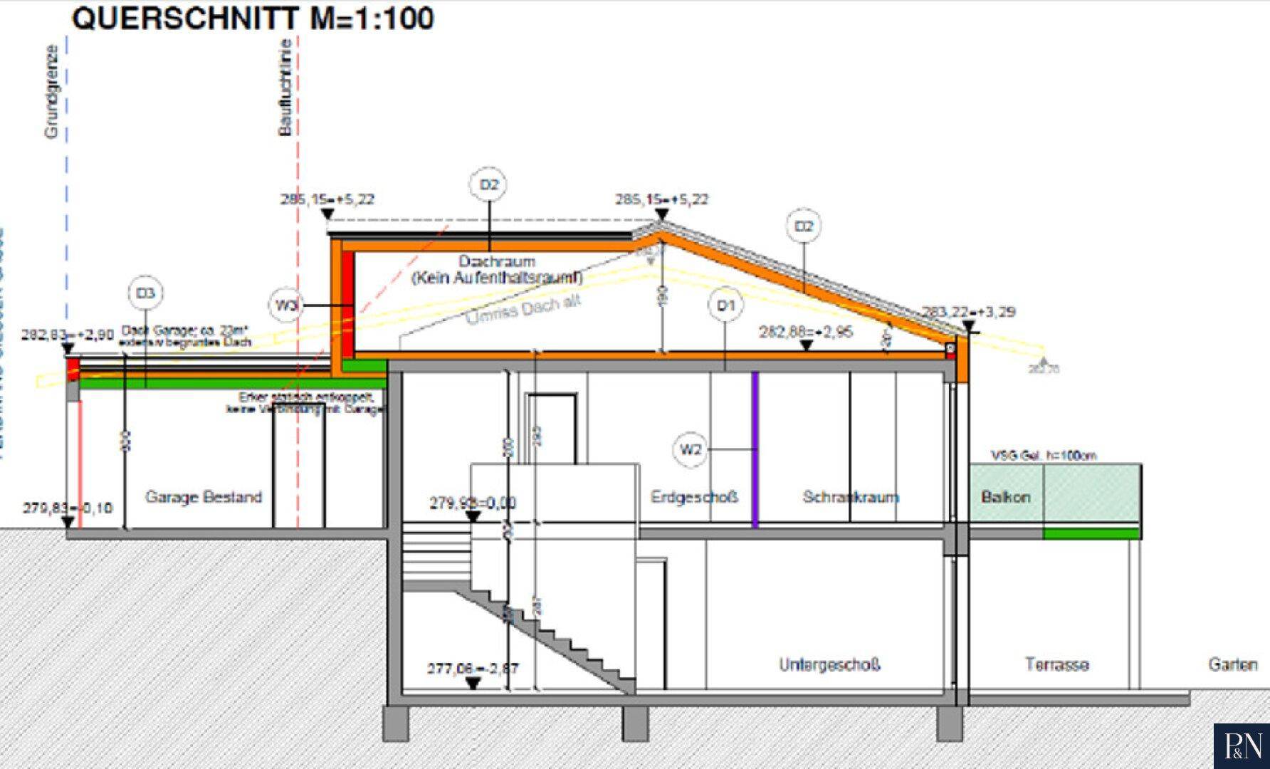 Querschnittszeichnung des Gebäudes mit Darstellung der Geschosse, Garage und Dachkonstruktion.