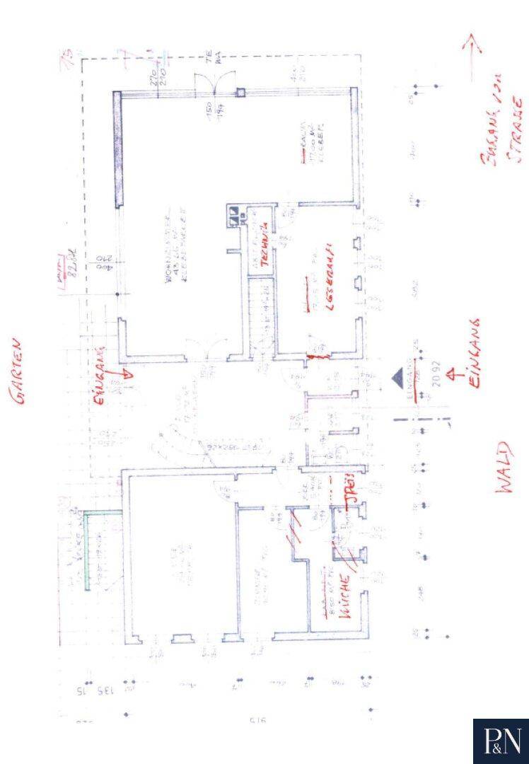 Handgezeichneter Grundriss des Erdgeschosses mit Zugang zu Garten, Terrasse und einem Balkon zur Straße.