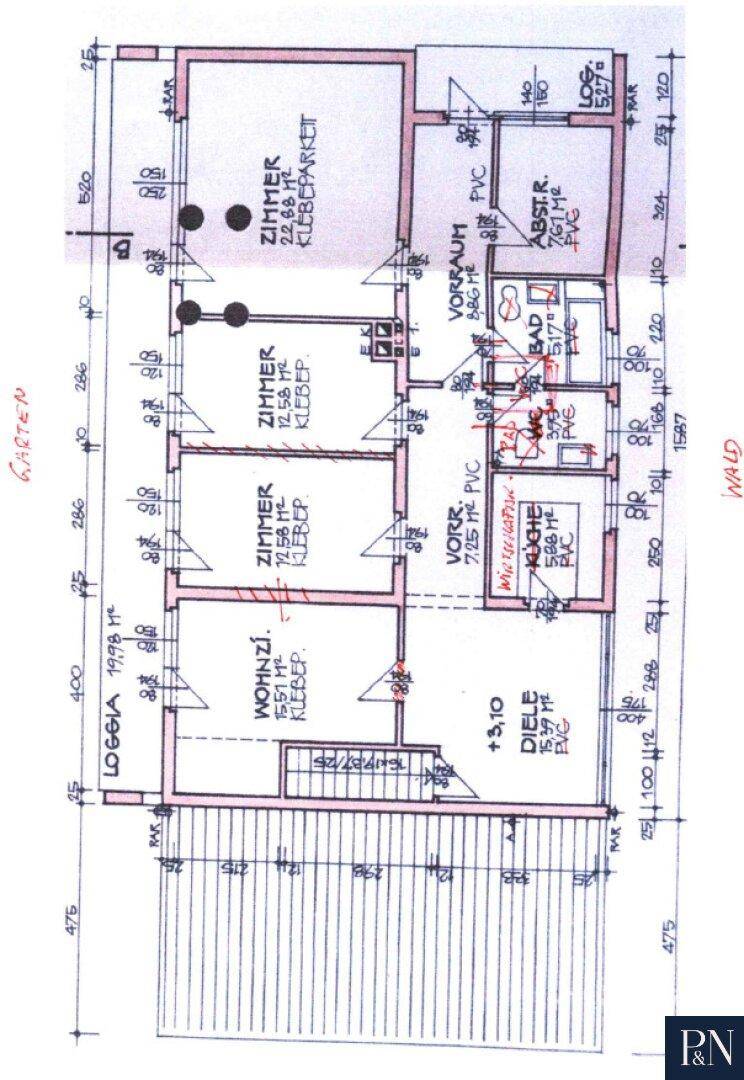 Detaillierter Grundriss mit mehreren Zimmern, Bad, Küche, Loggia und verschiedenen Bodenbelägen.