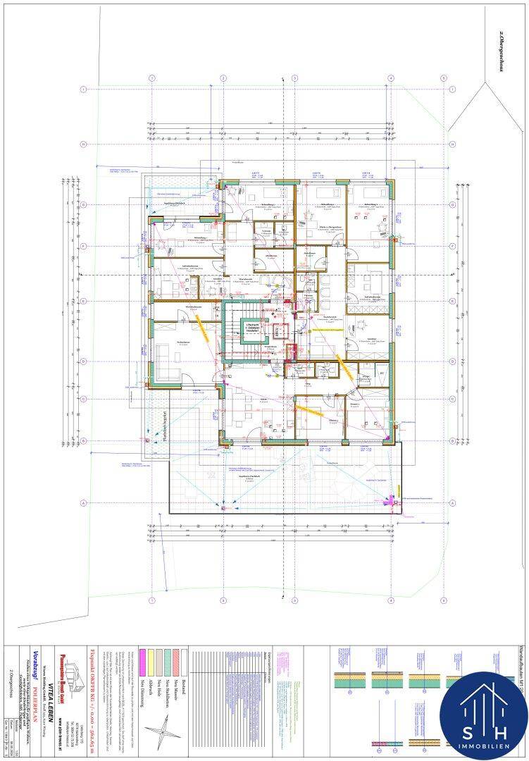 Detaillierter Grundrissplan eines Stockwerks mit verschiedenen Räumen, Balkon und Terrasse.