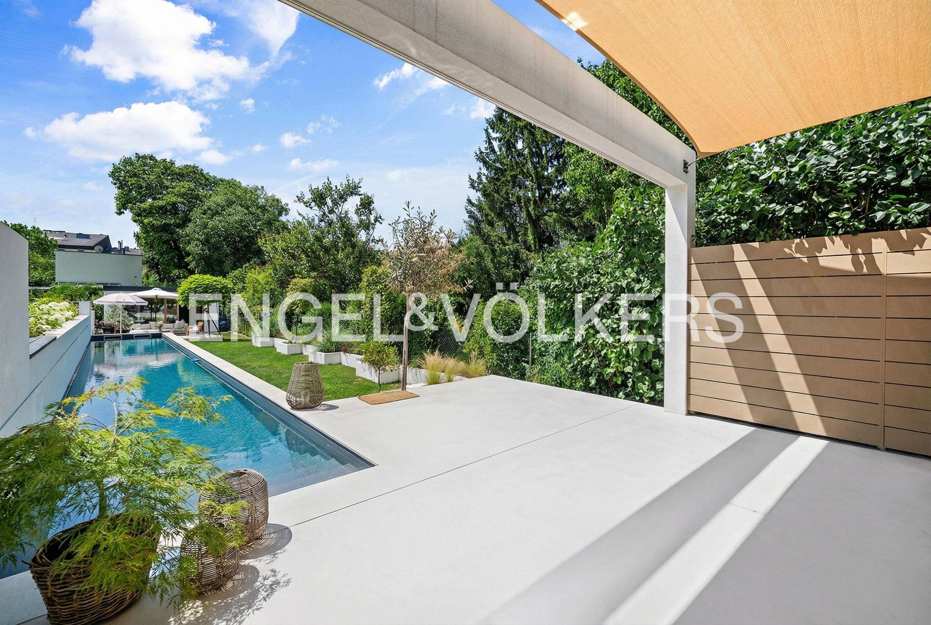 Luxuriöses Hideaway in Langenzersdorf: Neubau 2023 mit Pool &amp; Sauna, 181 m², 4 Zimmern, 55 m² Terrasse, Garten, Balkon &amp; Garage – stilvoll nahe Wien – pohled 2
