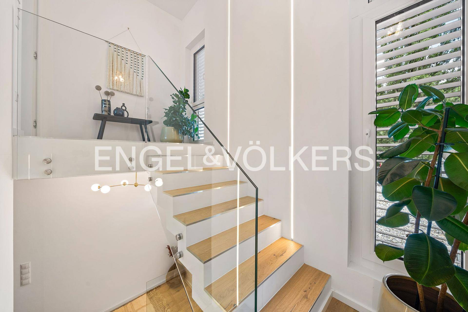 Luxuriöses Hideaway in Langenzersdorf: Neubau 2023 mit Pool &amp; Sauna, 181 m², 4 Zimmern, 55 m² Terrasse, Garten, Balkon &amp; Garage – stilvoll nahe Wien – pohled 5