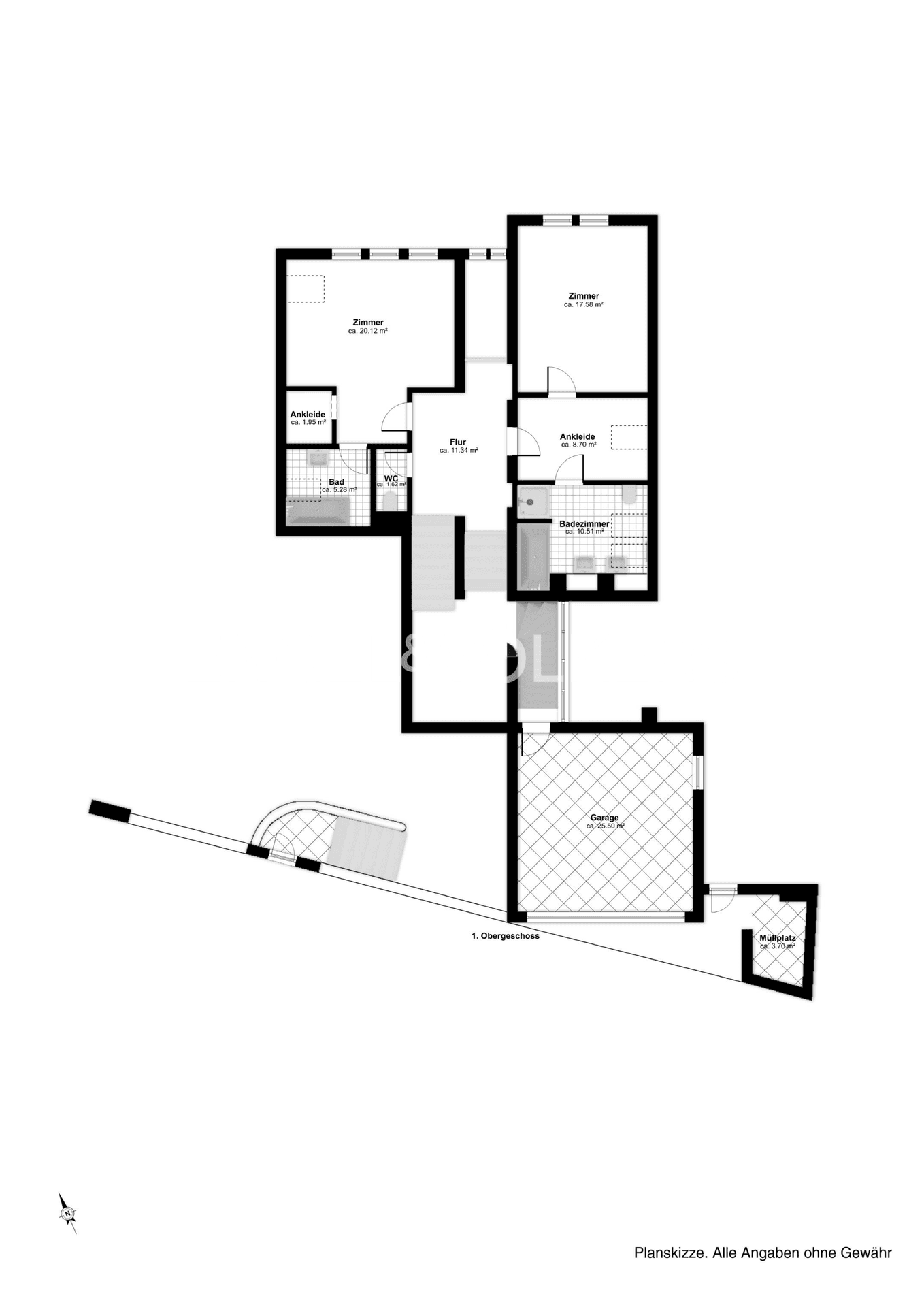 Grundriss des ersten Obergeschosses mit zwei Schlafzimmern, Bädern und Ankleidebereichen.