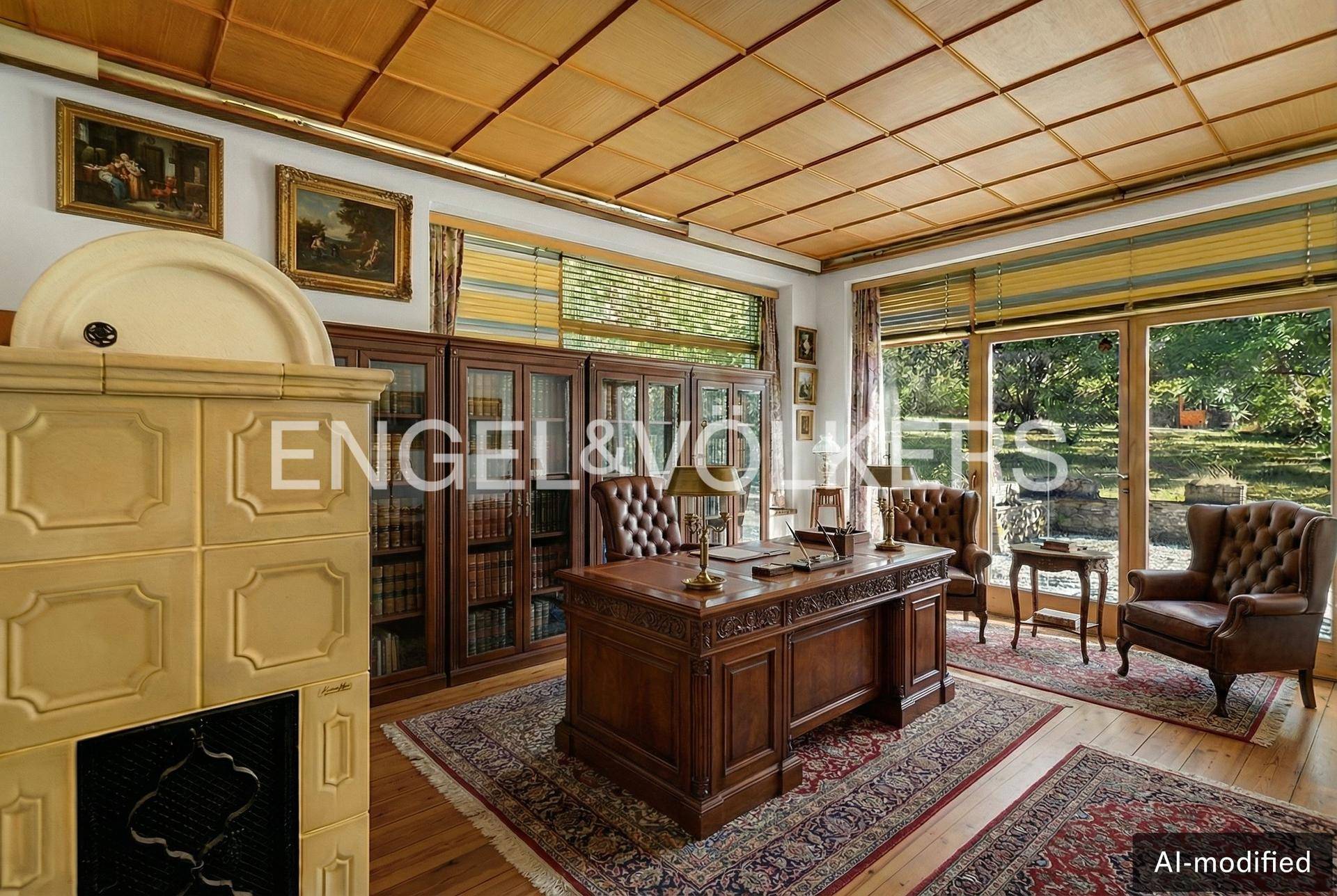 Repräsentatives Arbeitszimmer mit Holzboden, Kachelofen und Blick in den Garten.