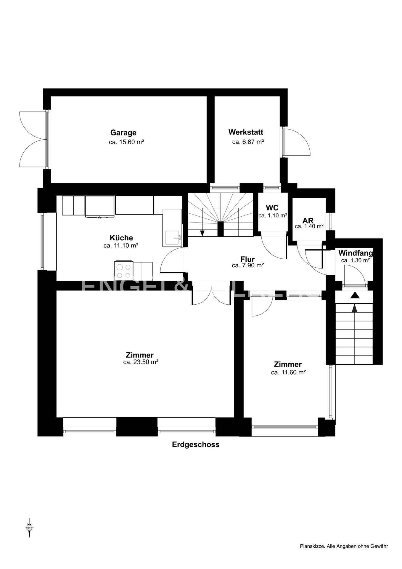 Grundriss des Erdgeschosses mit Garage, Werkstatt, Küche und zwei Zimmern.
