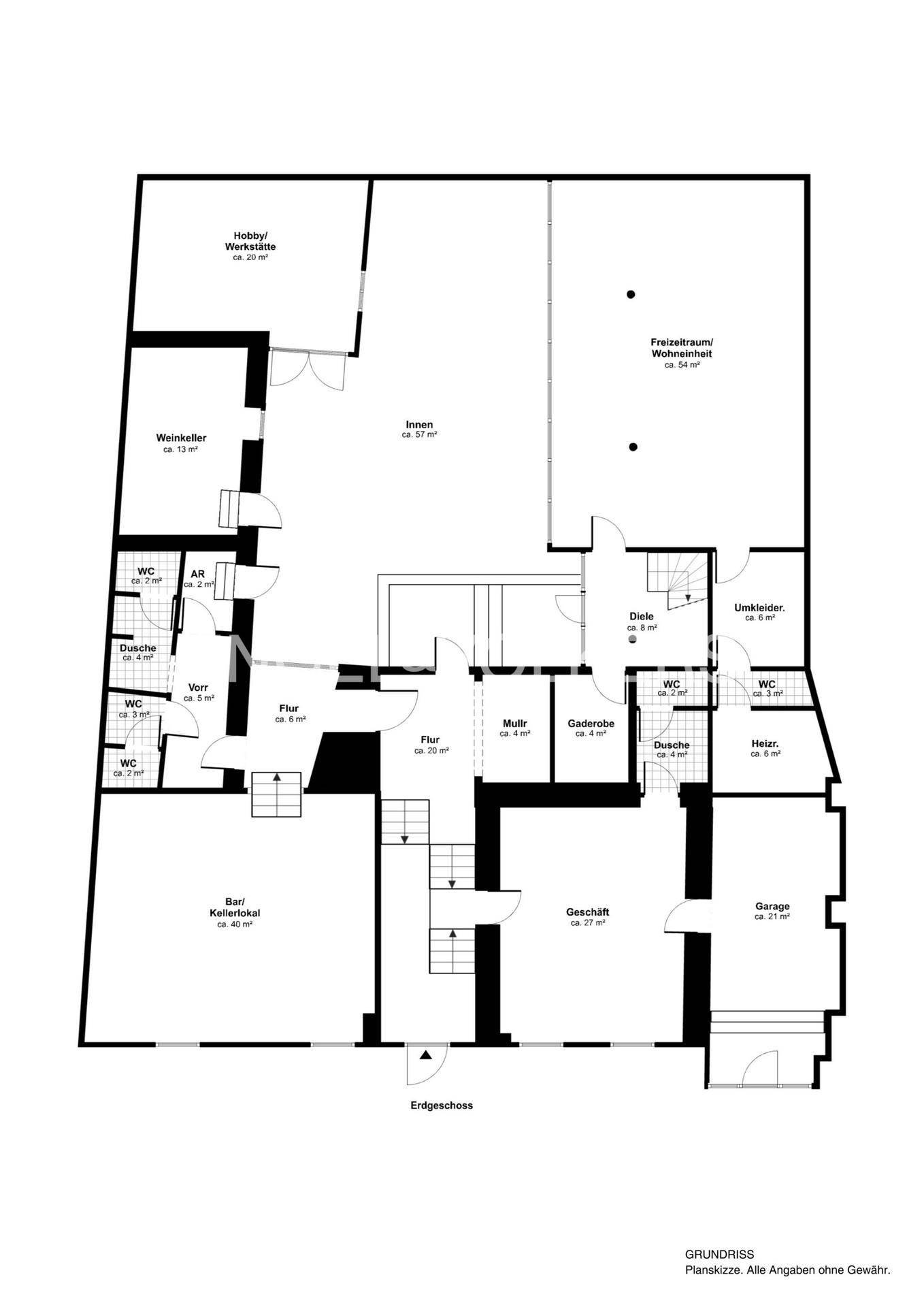 Grundriss des Erdgeschosses mit Hobbyraum, Weinkeller, Bar und Garage.