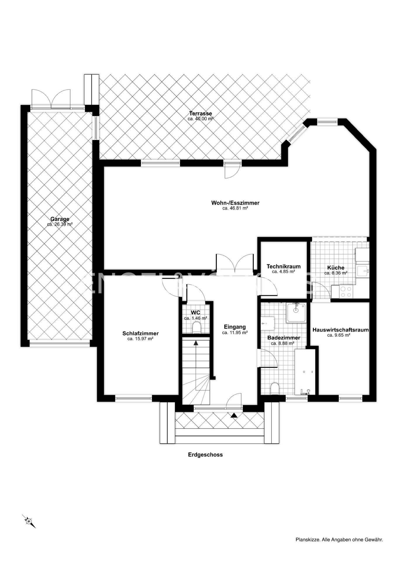 Grundriss des Erdgeschosses mit offenem Wohn-Esszimmer, Küche, Schlafzimmer, Bad, WC, Hauswirtschaftsraum und großer Terrasse.