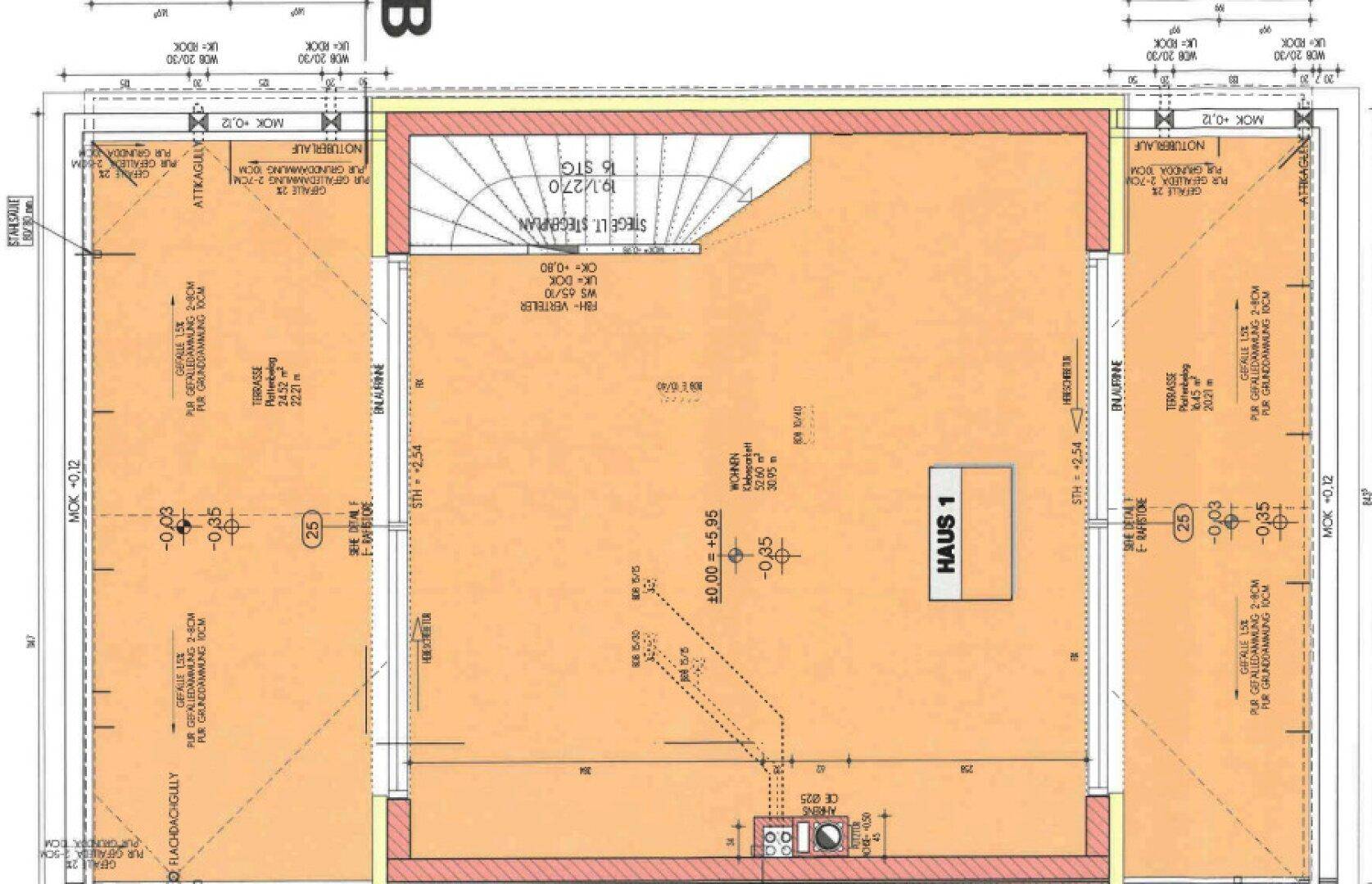 Grundriss des Obergeschosses von Haus 1 mit Treppenaufgang, großem Wohnbereich und Terrassen.
