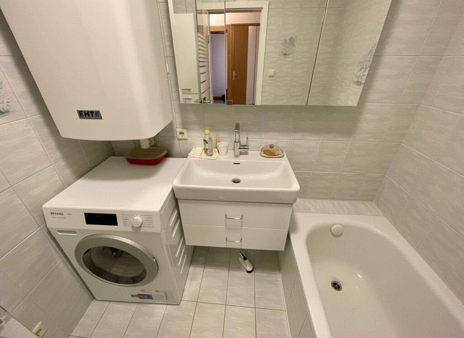 Ruhe und Infrastruktur – Ihre 2-Zimmer-Wohnung mit Loggia und Garage in Oberndorfer Bestlage, Zweitwohnsitz erlaubt! - Ansicht 5