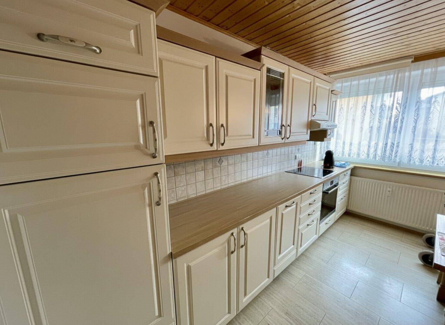 Ruhe und Infrastruktur – Ihre 2-Zimmer-Wohnung mit Loggia und Garage in Oberndorfer Bestlage, Zweitwohnsitz erlaubt! - Ansicht 4