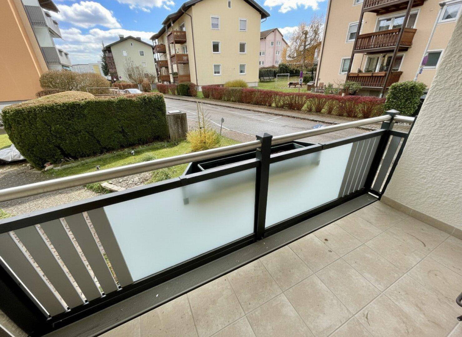 Ruhe und Infrastruktur – Ihre 2-Zimmer-Wohnung mit Loggia und Garage in Oberndorfer Bestlage, Zweitwohnsitz erlaubt! - Mehr