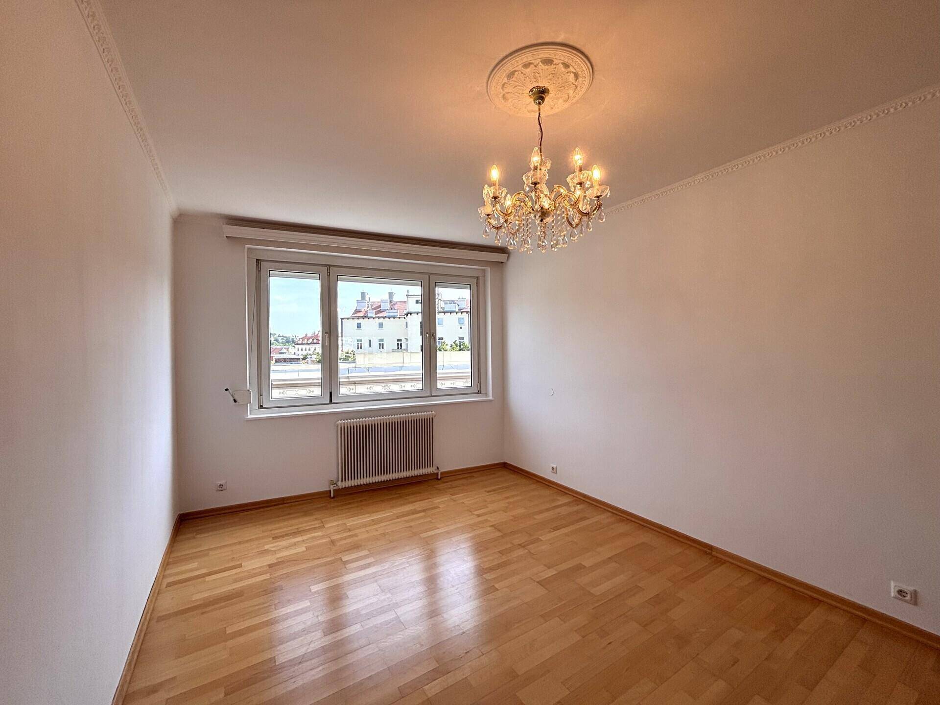 3 ZIMMER + Parkplatz im ZENTRUM!!! - Mehr