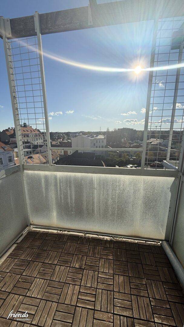 Balkon aus Küche erreichbar