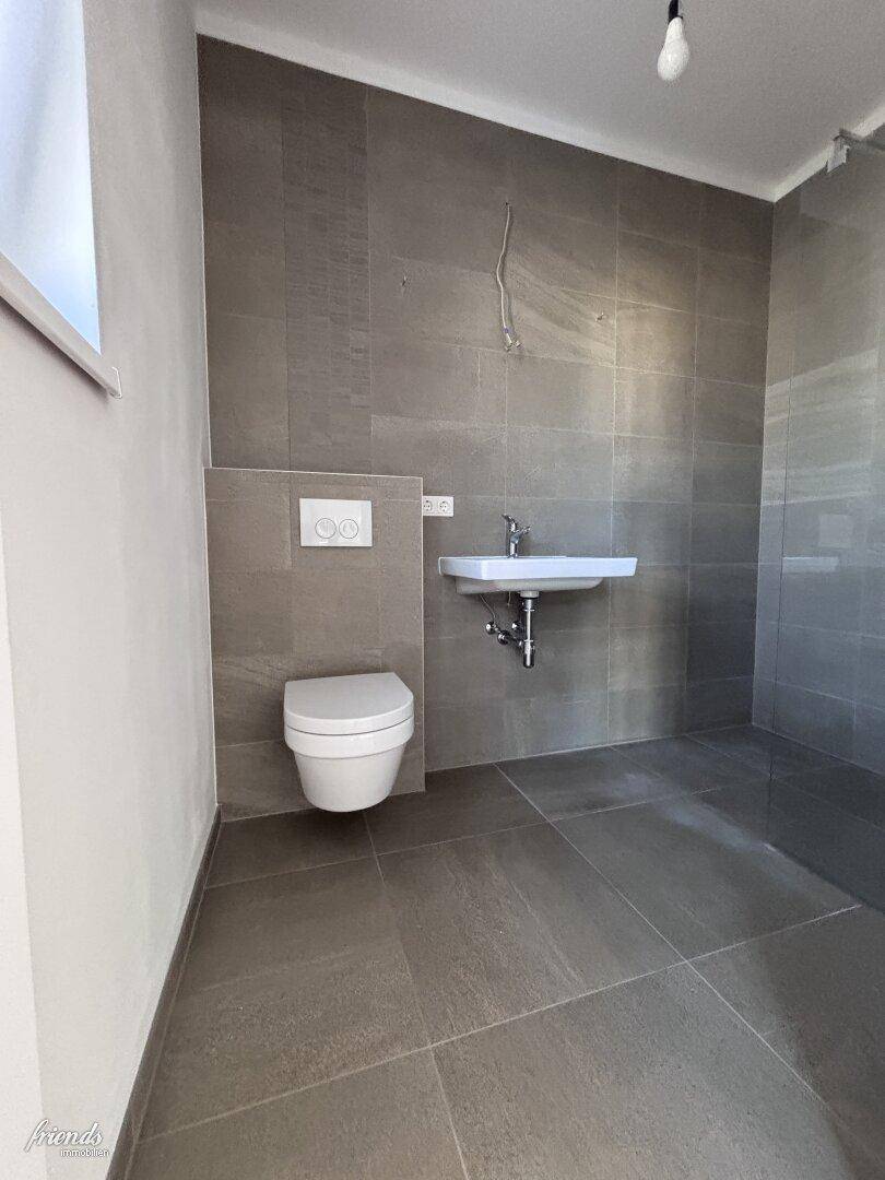 Bad und WC Schlafzimmer