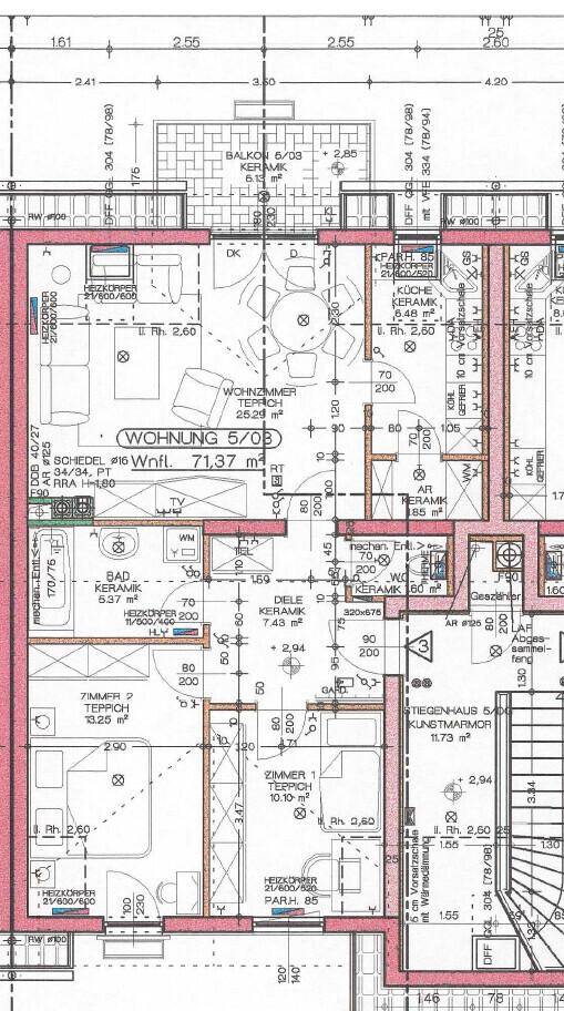 Detaillierter Grundriss einer Wohnung mit 71,37 m² Wohnfläche und Balkon.