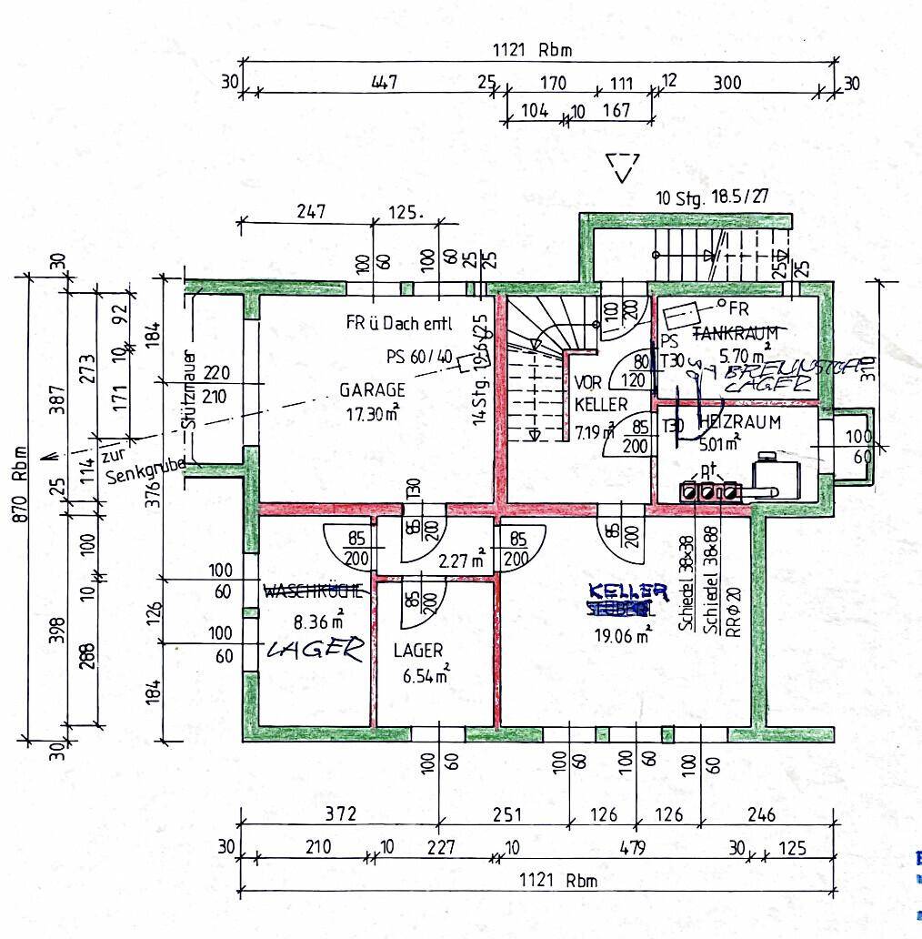 Grundriss des Kellers mit Garage, Heizraum, Lager und Vorraum.