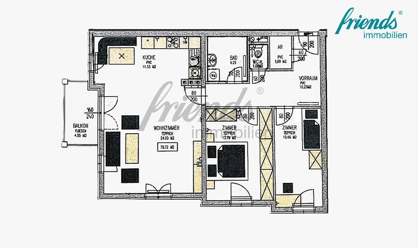 Grundriss einer Wohnung mit Wohnzimmer, Küche, Bad, Vorraum und zwei weiteren Zimmern sowie Balkon.