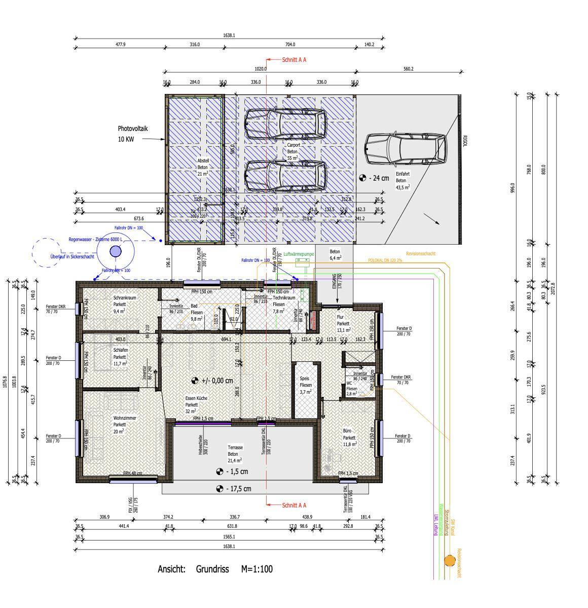 Detaillierter Grundriss des Hauses mit Carport, Photovoltaikanlage und Raumaufteilung.