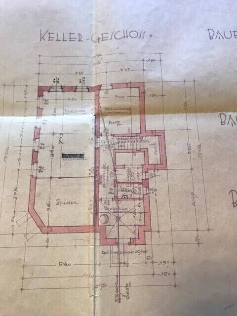 Historischer Grundriss des Kellergeschosses mit verschiedenen Kellerräumen und Heizungsanlage.