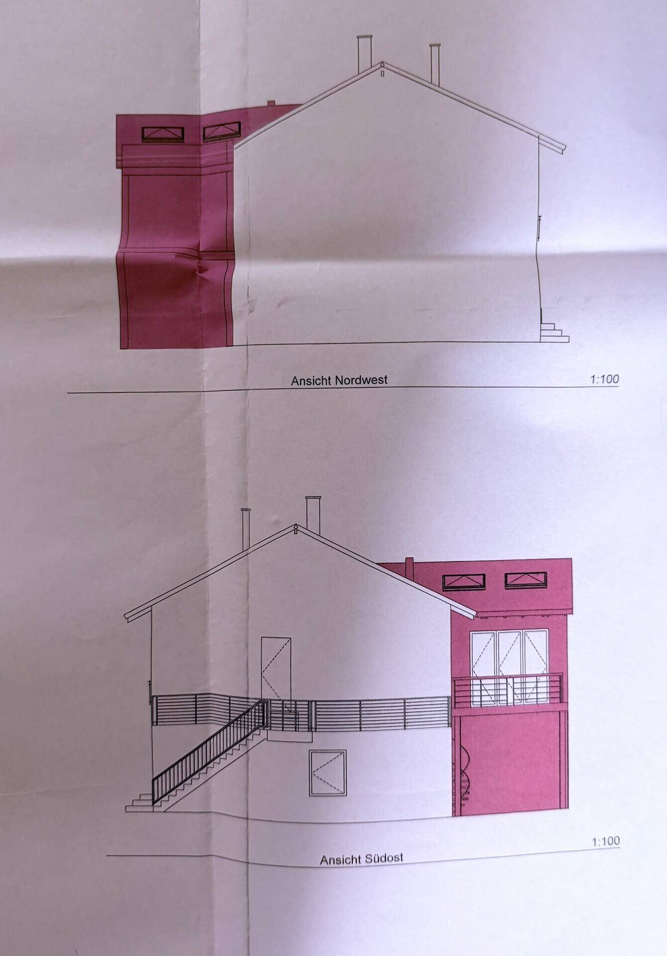 Architektonische Ansichten des Gebäudes von Nordwest und Südost mit Balkon und Treppe.