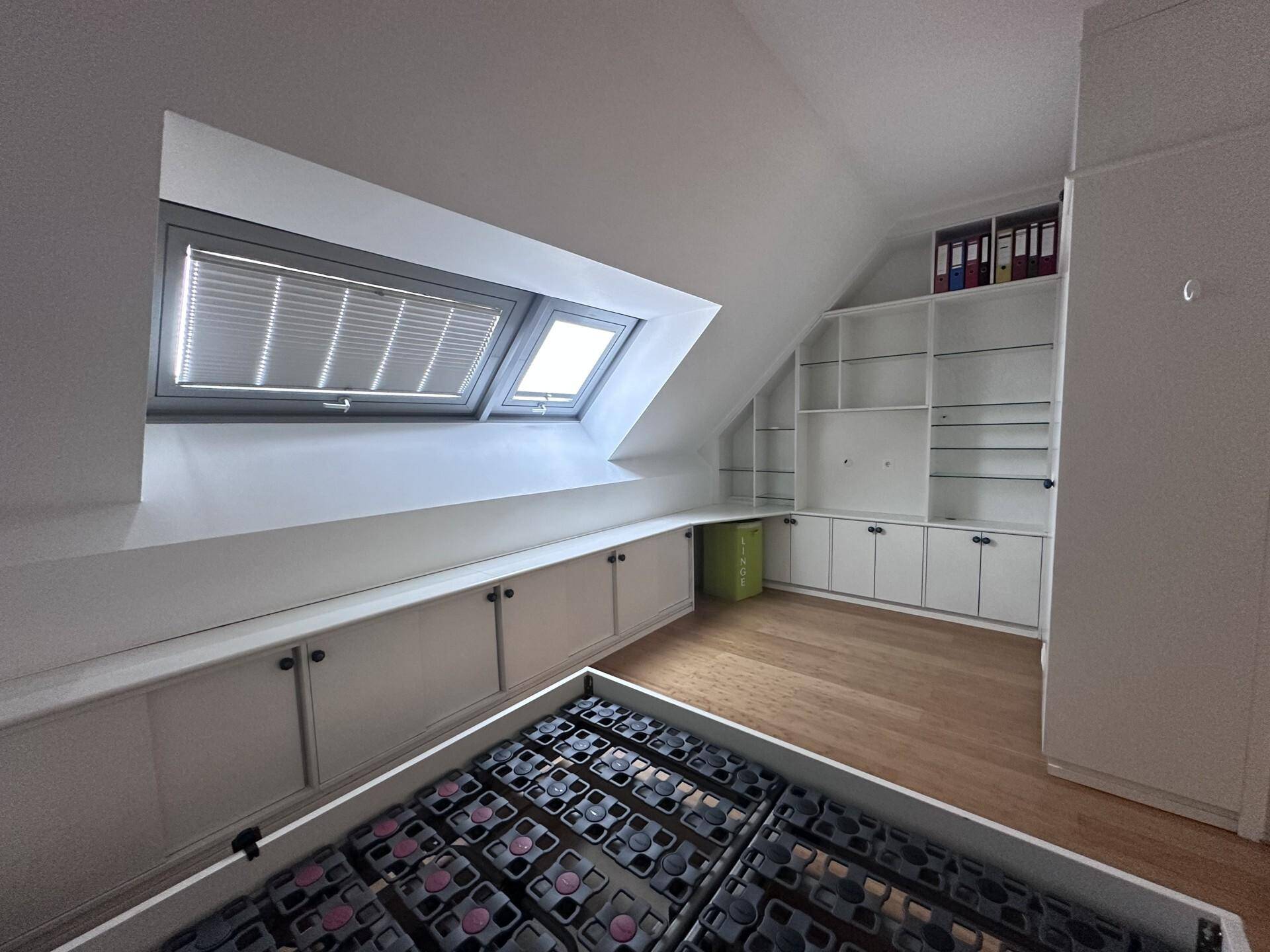 Schlafzimmer 1
