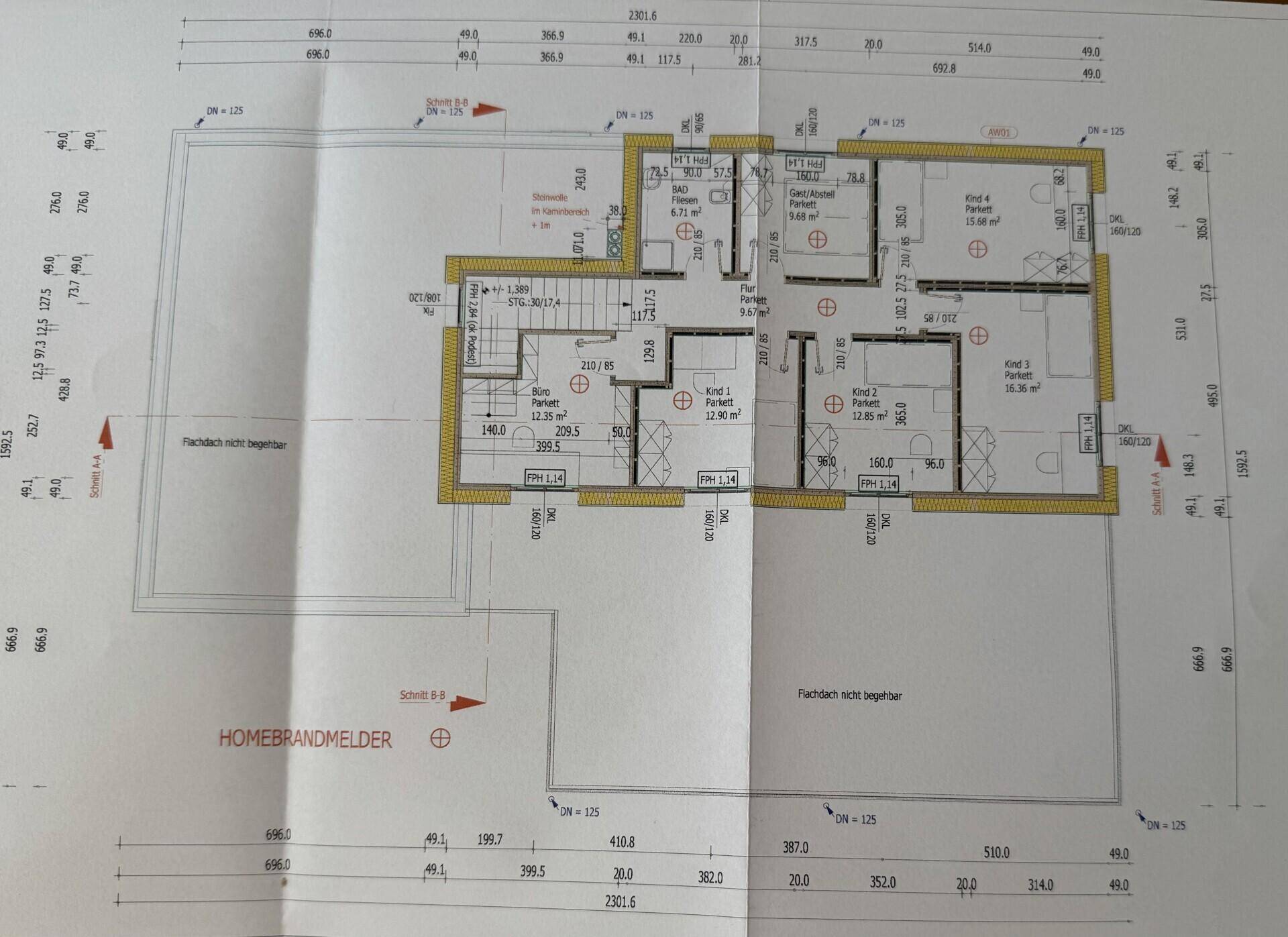 Grundriss des Obergeschosses mit mehreren Schlafzimmern und Bädern.