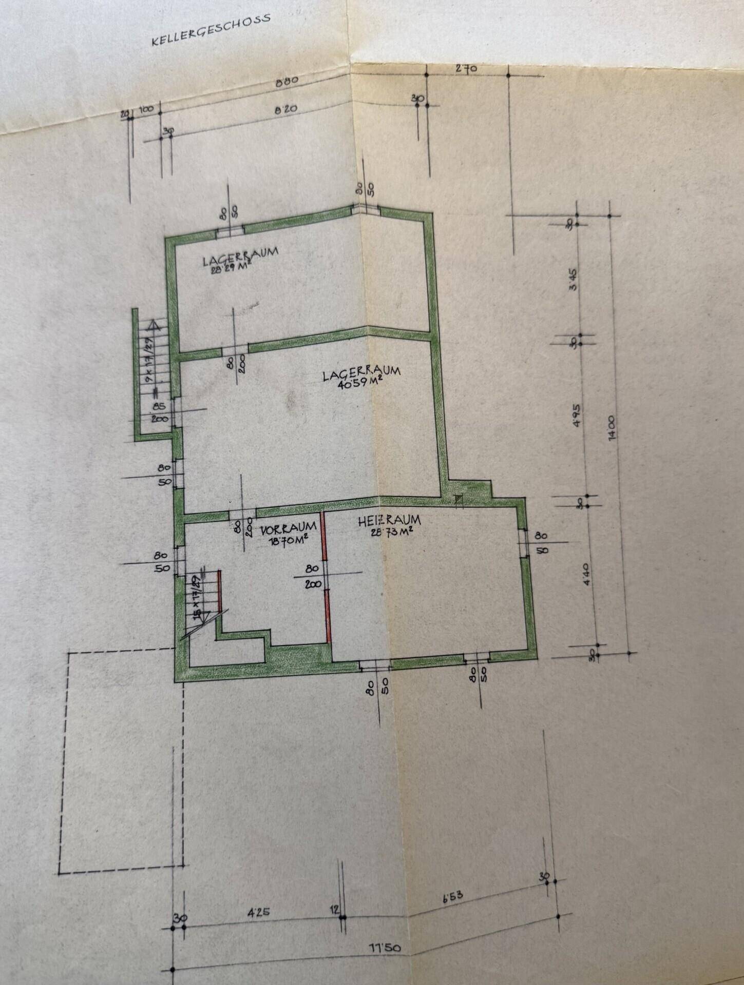 Grundriss des Kellergeschosses mit Lager- und Heizräumen, ideal für Stauraum und Technik.