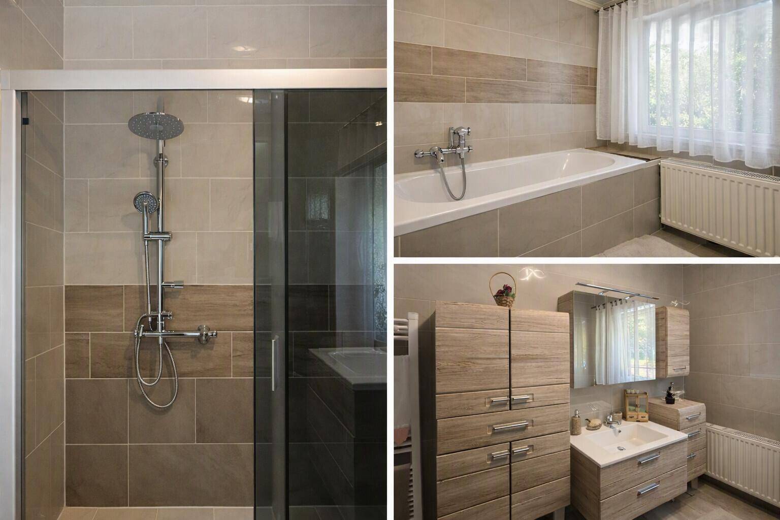Modernes Badezimmer mit Dusche, Badewanne und Waschtischunterschrank in Holzoptik.