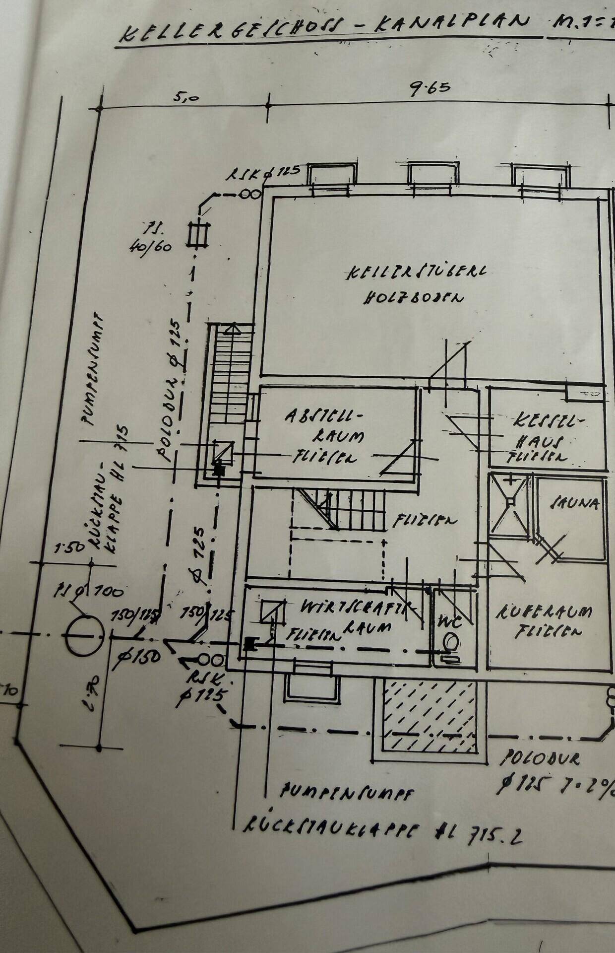 Detaillierter Kanalplan des Kellergeschosses mit Abstellraum, Wirtschaftsraum und Sauna.