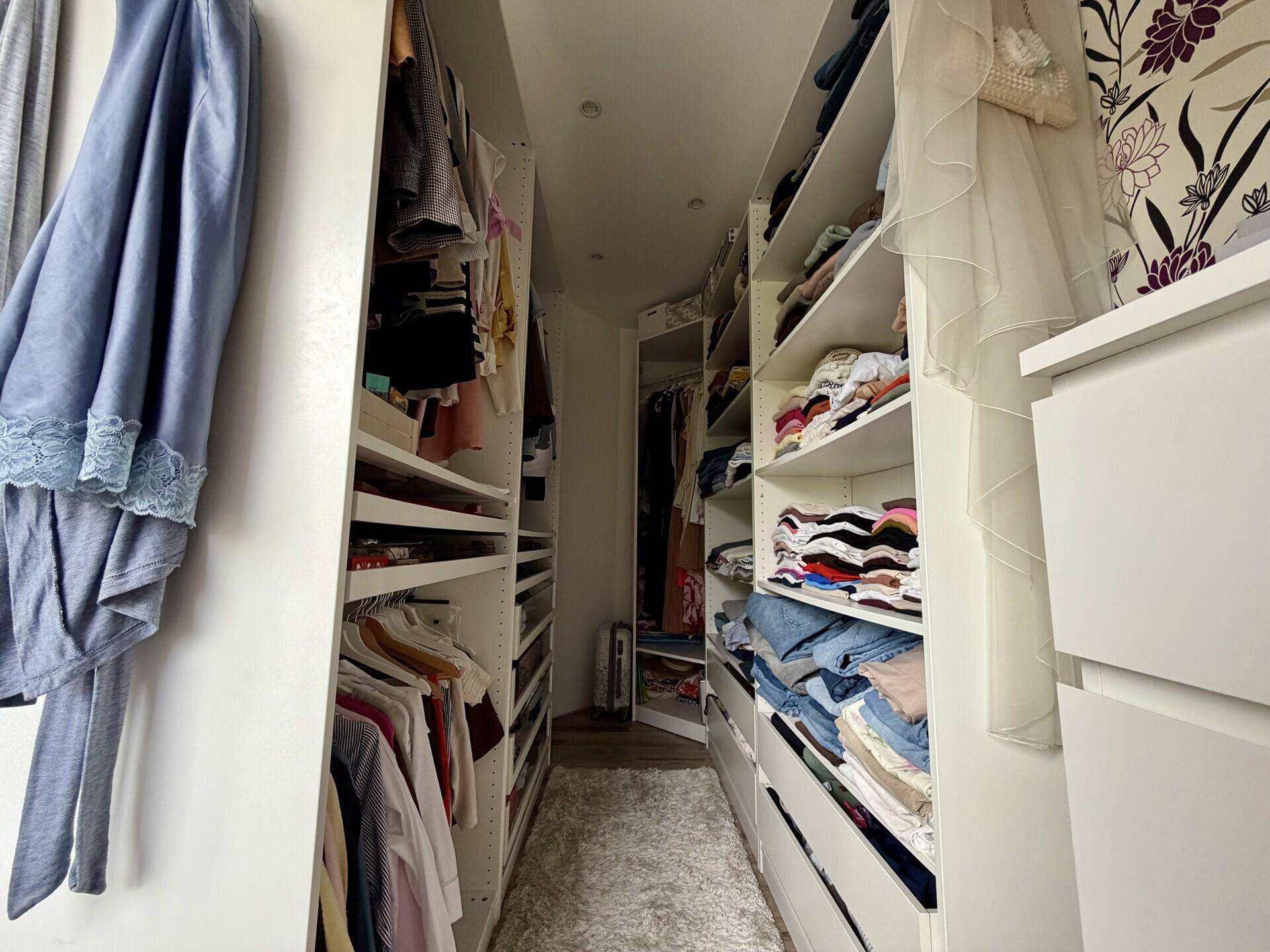 begehbarer Kleiderschrank