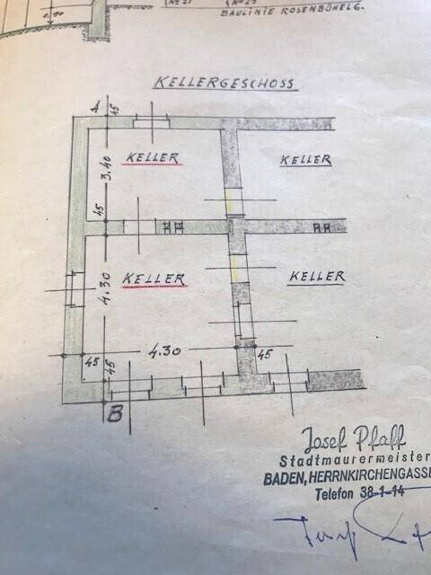 Historischer Grundriss des Kellergeschosses mit mehreren Kellerräumen, handgezeichnet.