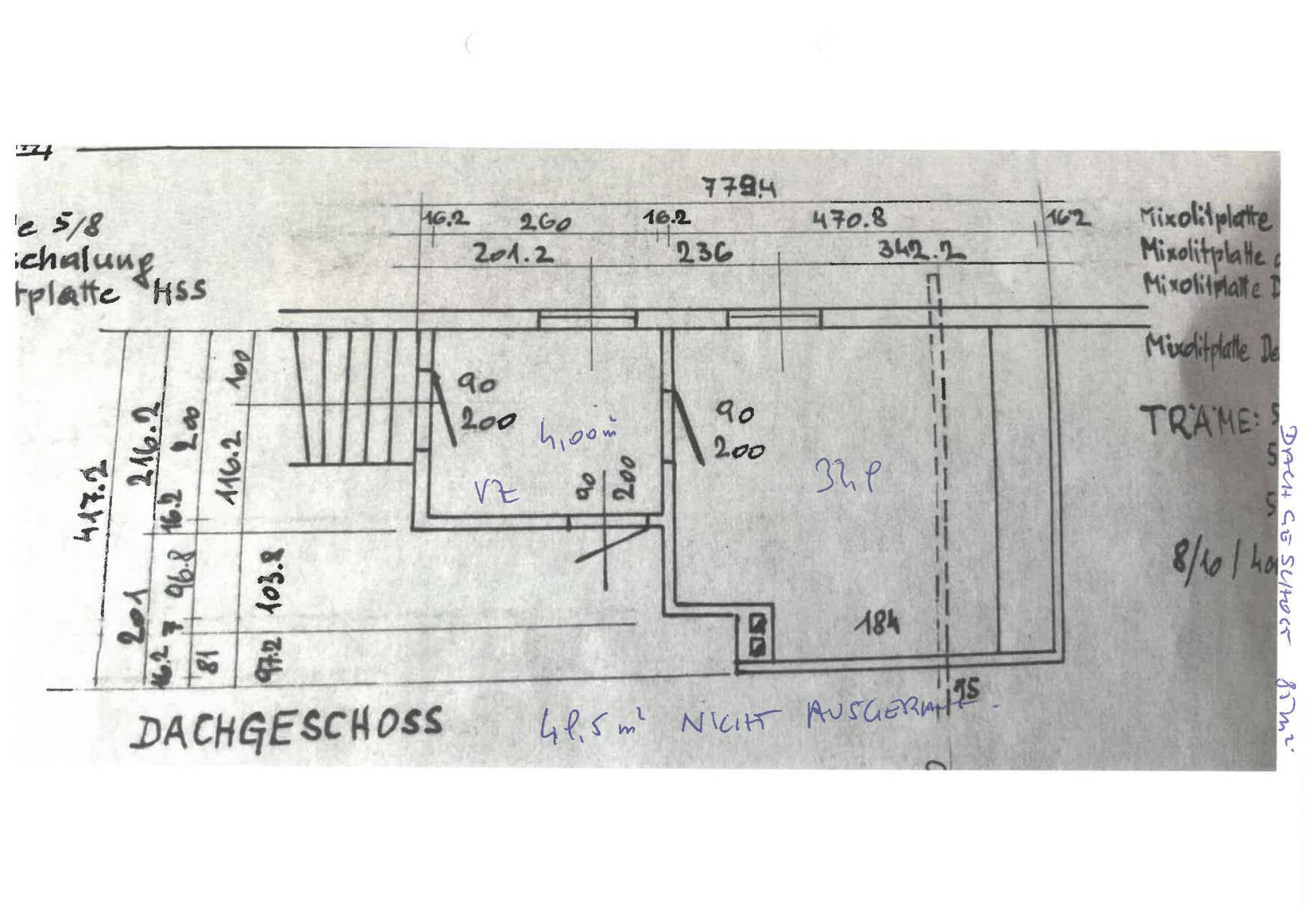 Grundriss des Dachgeschosses, das derzeit nicht ausgebaut ist und Stauraum bietet.