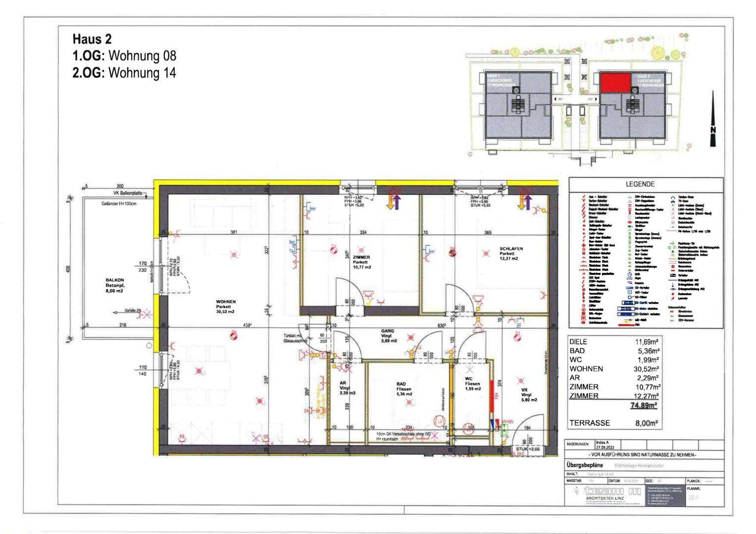 Detaillierter Grundriss einer Wohnung mit mehreren Zimmern und einem Balkon.