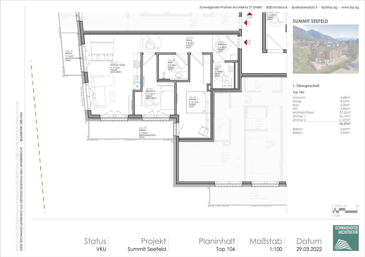 Grundriss einer Wohnung im ersten Obergeschoss mit Balkon und mehreren Zimmern.