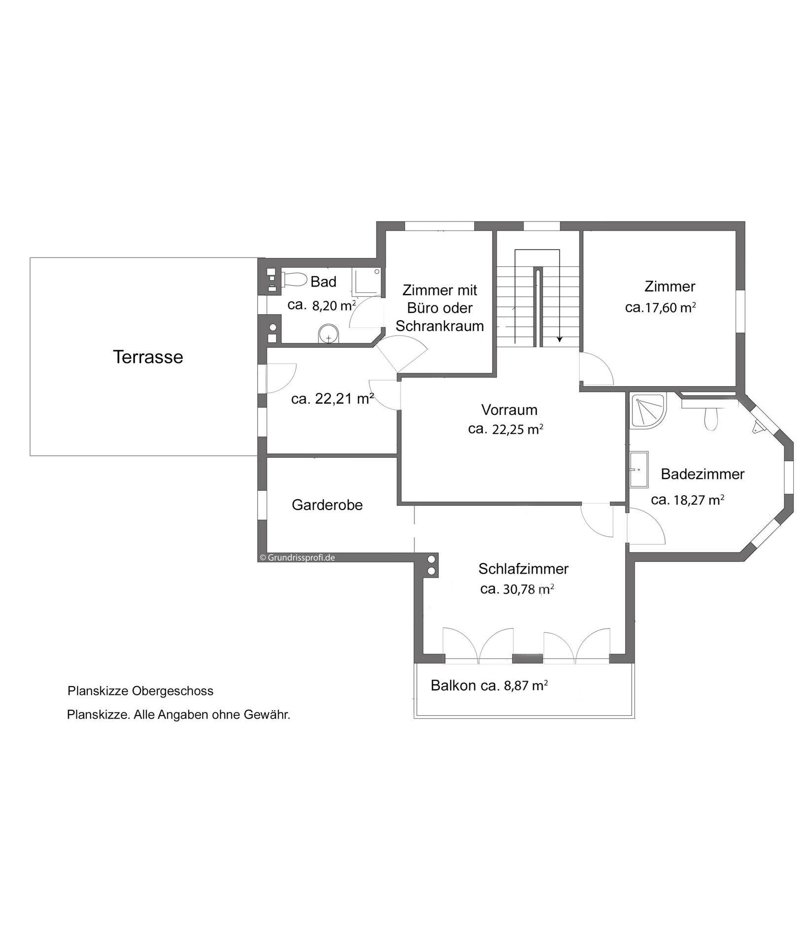 Grundriss des Obergeschosses mit Schlafzimmern, Bädern und Balkon.