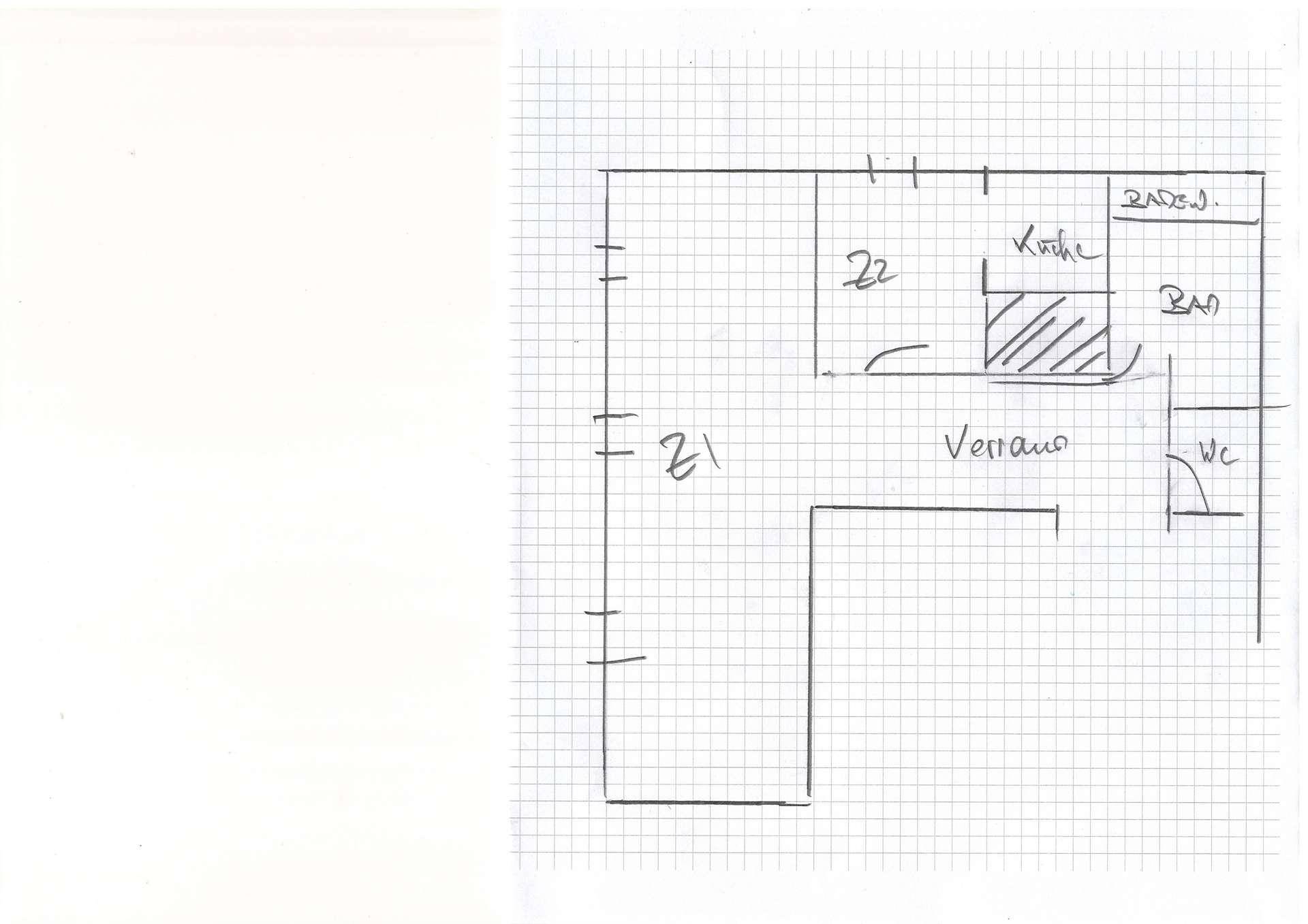 Handgezeichneter Grundriss einer Wohnung mit Küche, Bad und separatem WC.