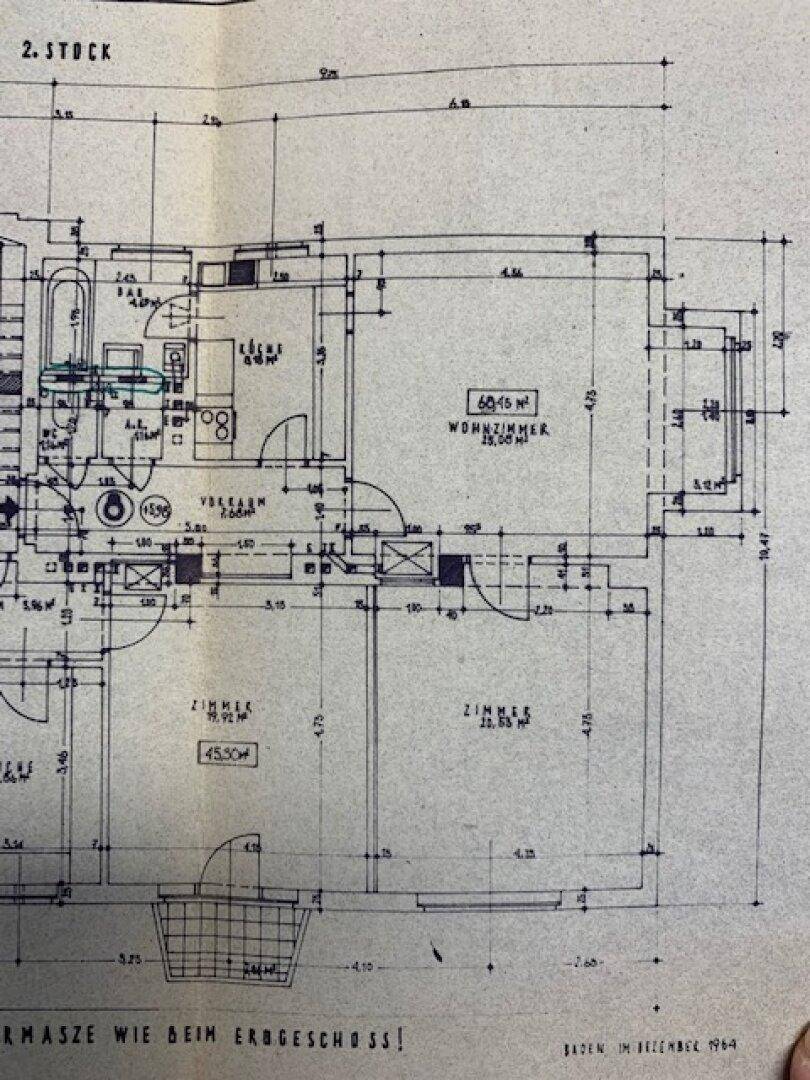 Grundriss des zweiten Stocks mit Raumaufteilung und Maßen.