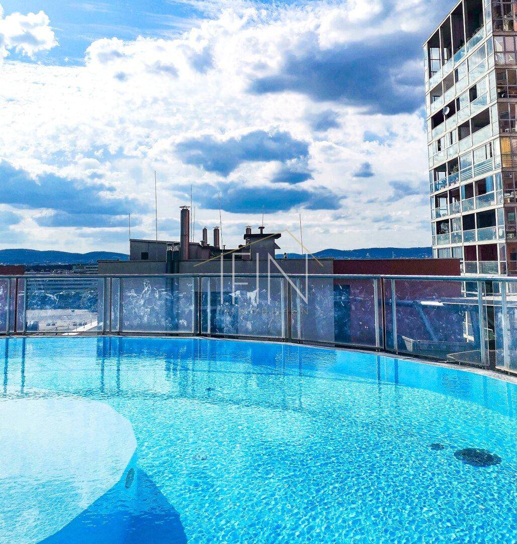 Rooftop-Pool