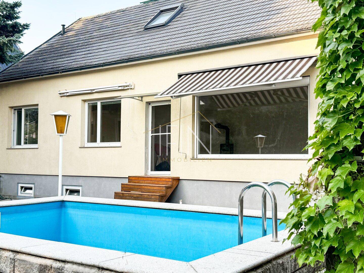 Ansicht Ausgang Wohnzimmer, Pool