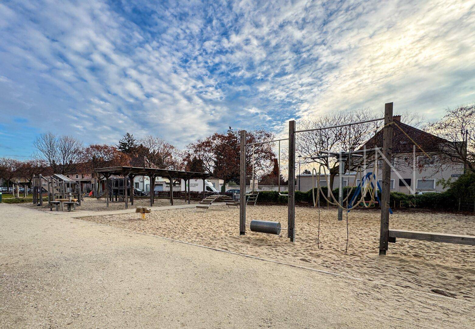 Spielplatz um die Ecke